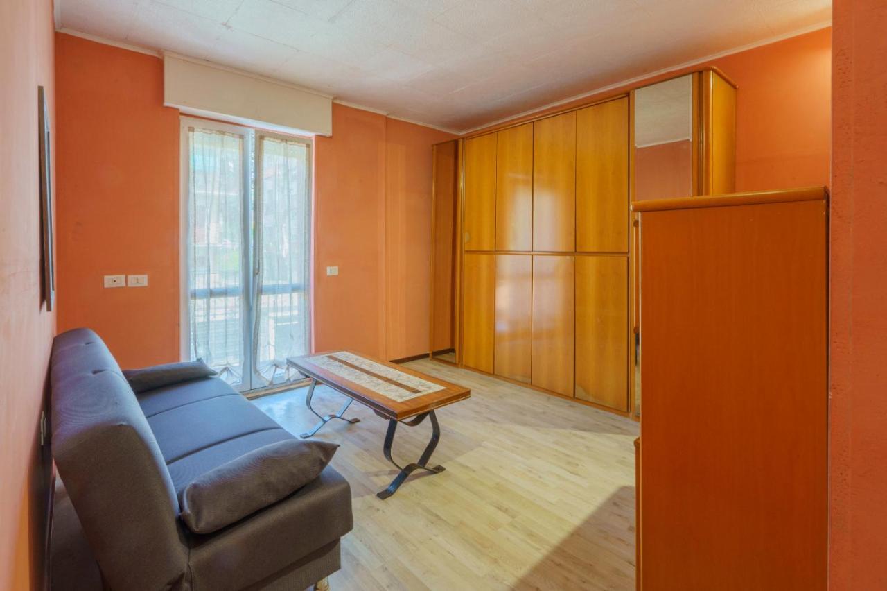 The Orange Housing In Como Exterior photo
